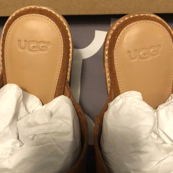 **24 Hour Sale**NWOT Ugg clogs - Picture 3 of 6